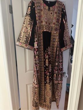 Embroidered maroon thobe